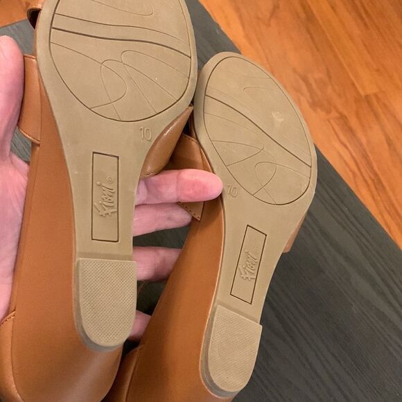 Fioni Size 10 tan wedge sandals with ankle strap NWOT - Picture 9 of 11
